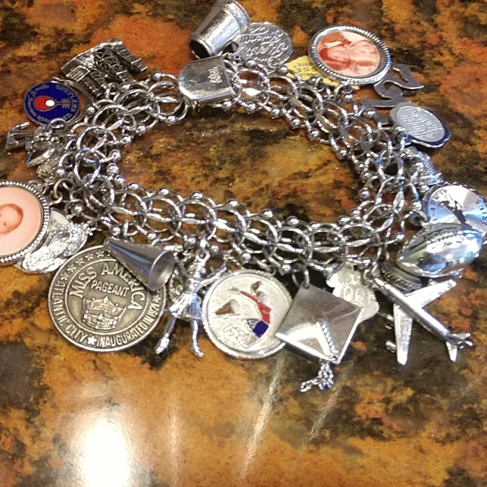 Vintage charm bracelet - Picture 1 of 3